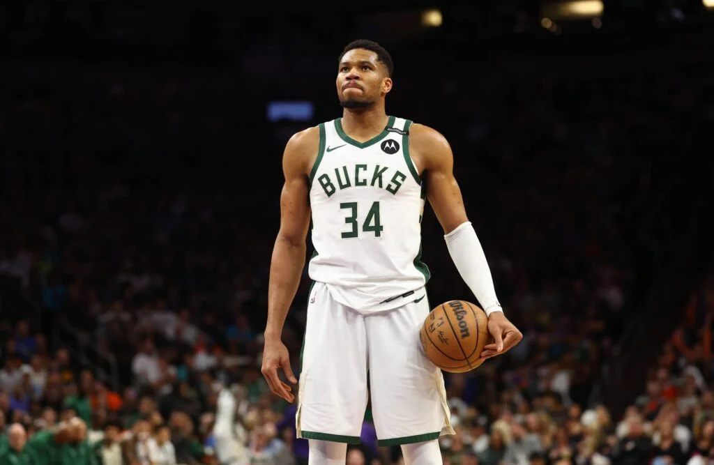 Phoenix, Arizona, USA; Milwaukee Bucks forward Giannis Antetokounmpo (34) against the Phoenix Suns at Footprint Center. Mandatory Credit: Mark J. Rebilas-Imagn Images