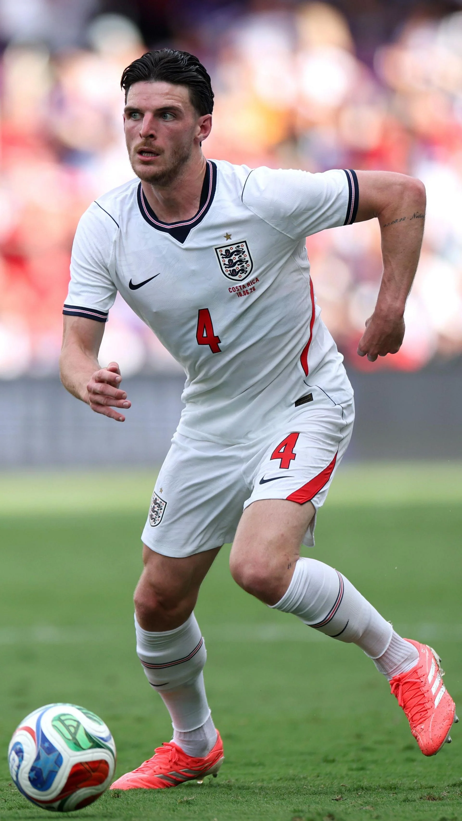 Declan Rice running with the ball